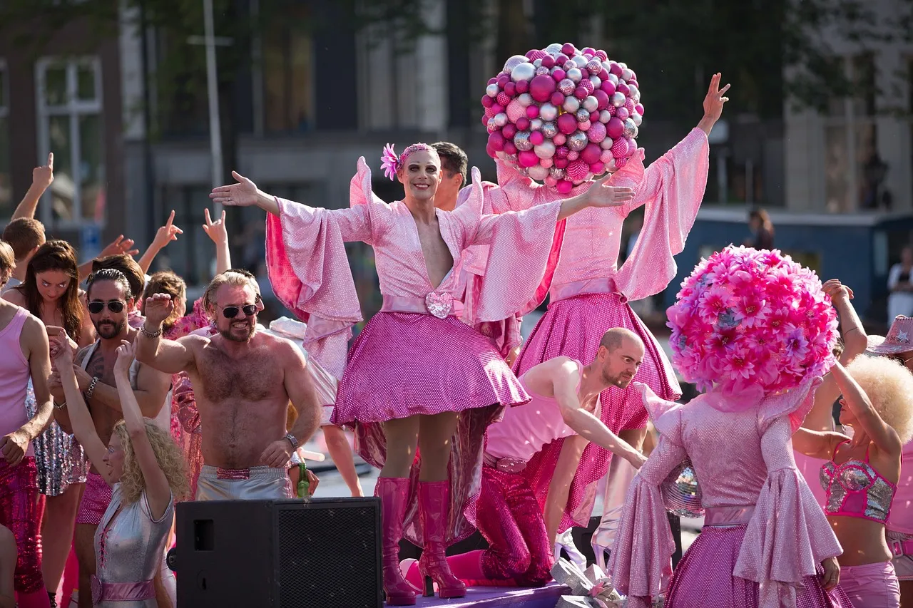 La Pride des banlieues : une parade de la victimisation et de l’hystérie collective