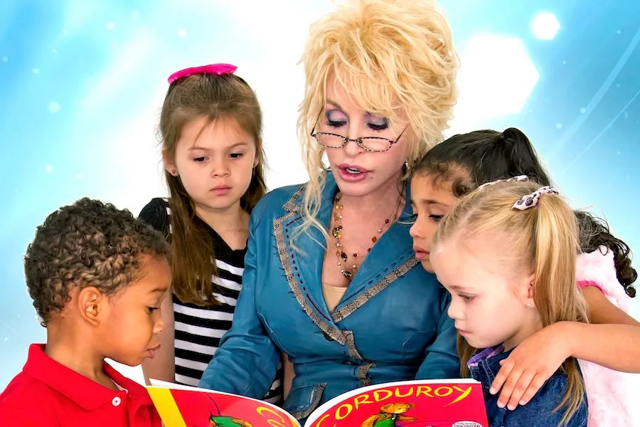 Dolly Parton accusée de "racisme, sexisme et homophobie" pour un innocent livre pour enfants