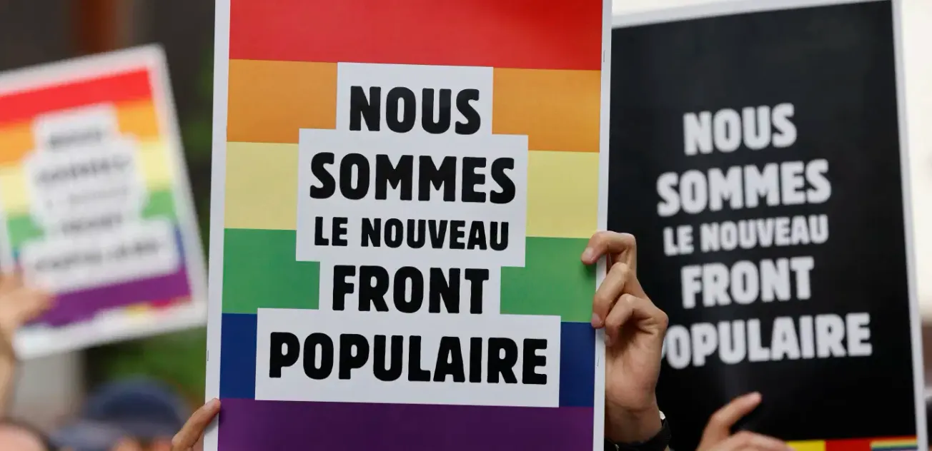 Le monde absurde du NFP, où l’islamisme et l’activisme LGBTQ coexistent sous la même bannière