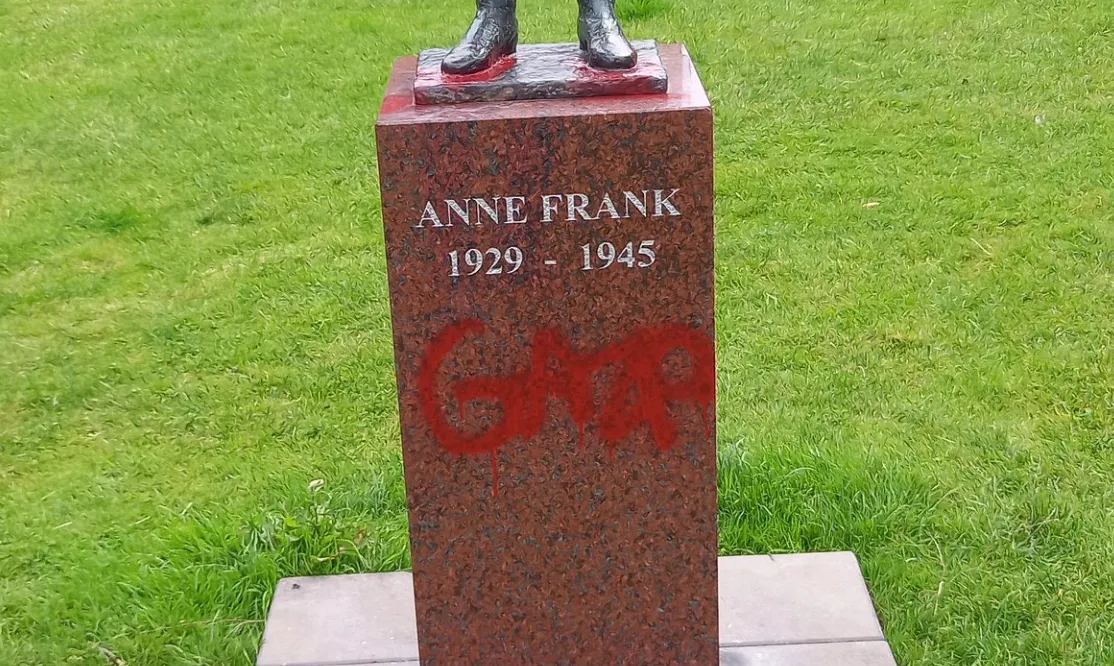 Quand le vandalisme de la statue d'Anne Frank dévoile l'hypocrisie idéologique